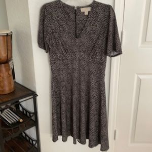Beautiful Michael Kors dress. Very chic flattering and comfortable! Size Medium